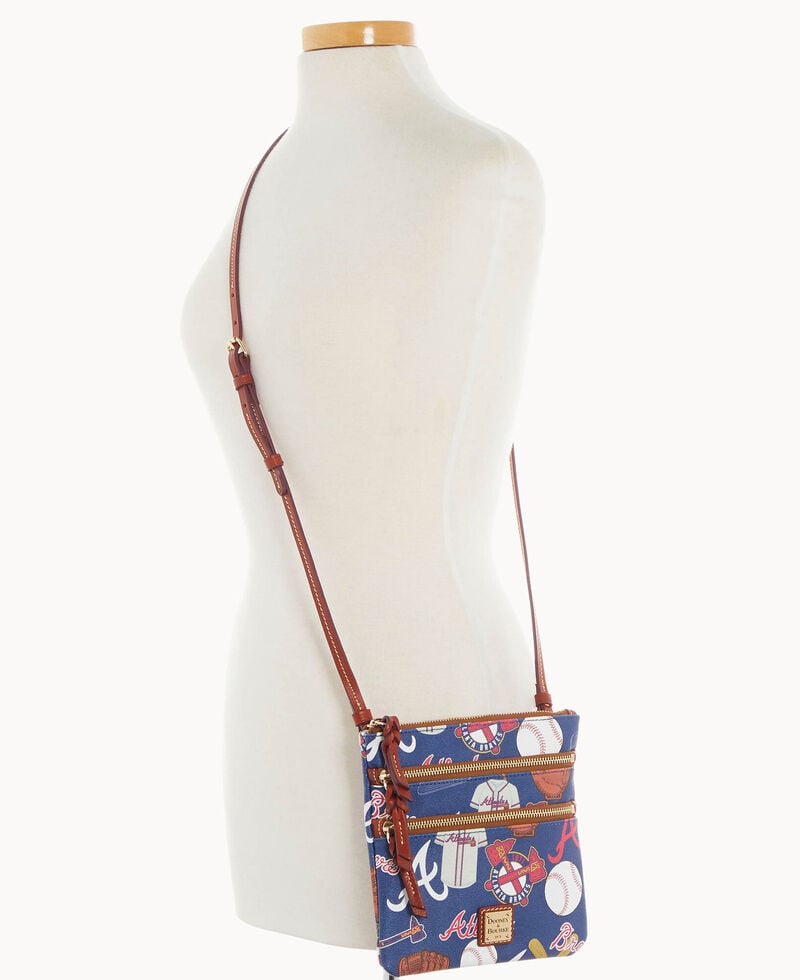 Dooney MLB Braves N S Triple Zip Crossbody Braves ID-ir2CVImO